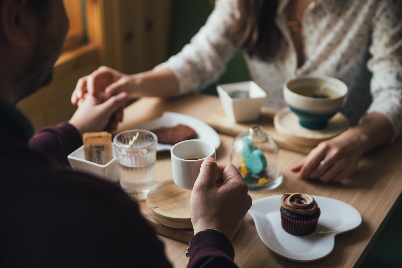 Two people meeting for the first time in a cafe